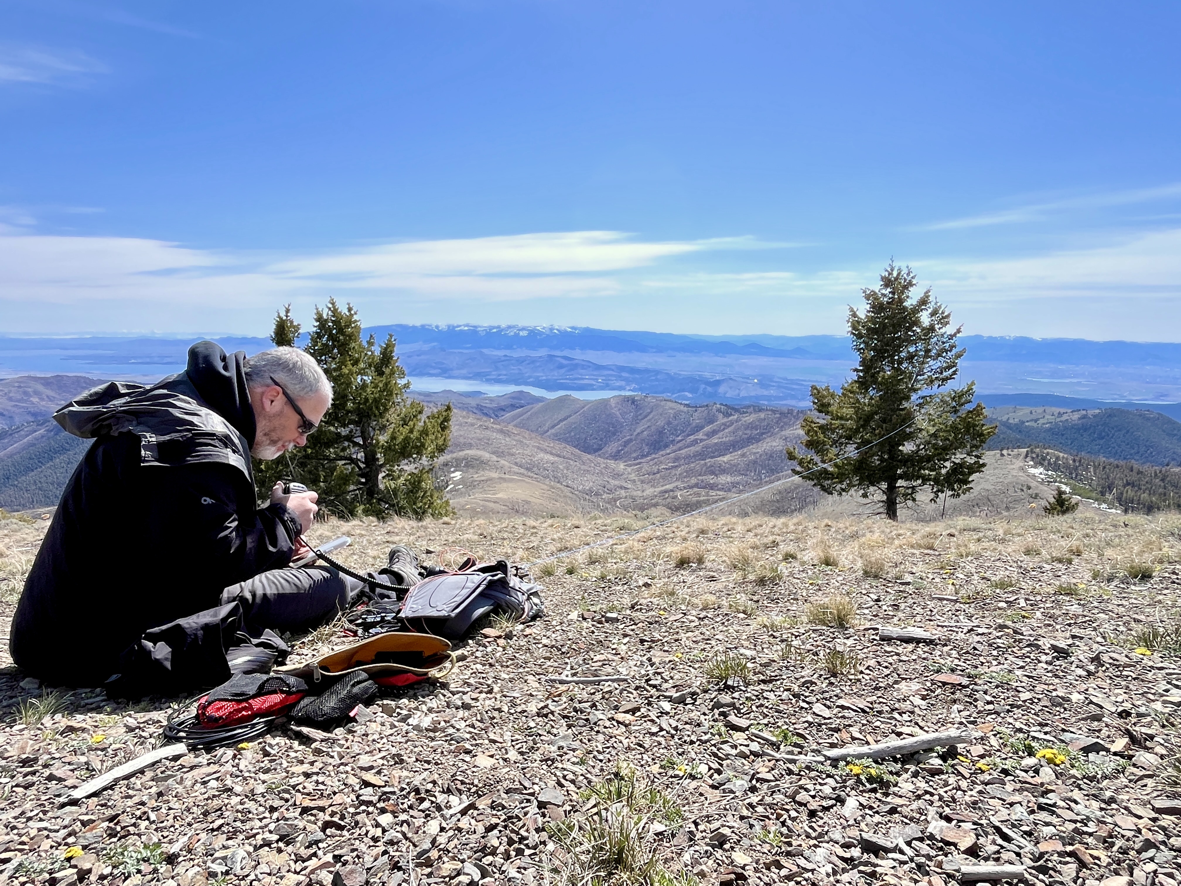 N7SKI loading his log.